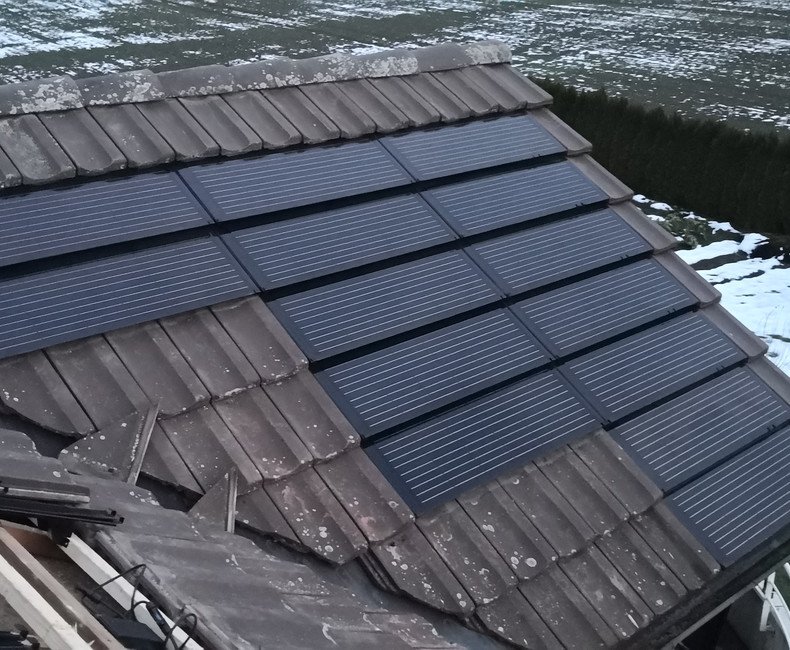 Indach Solarmodule Megasol MATCH tile | © Sigmatic AG Sursee