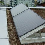 Thermische Solaranlage mit Flachkollektoren Montage auf Flachdach | © Sigmatic AG