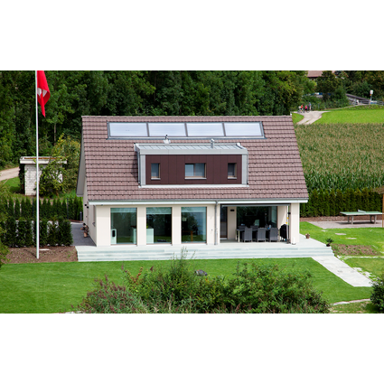 Flachkollektoren Montage Indach | © Sigmatic AG Thermische Solaranlage Indach auf Einfamilienhaus | © Sigmatic AG