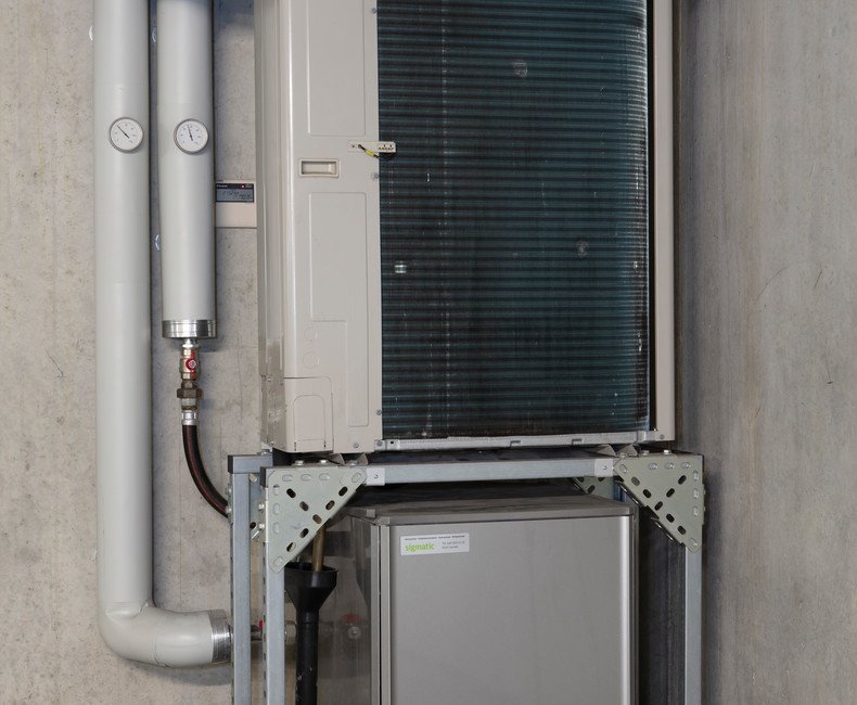 Luft-Wasser-Wärmepumpe Altherma in Tiefgarage | © Sigmatic AG Sursee