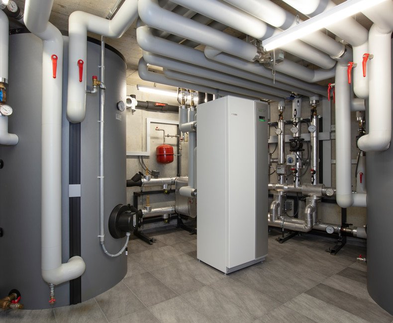 Kellerinstallation der Gebäudetechnik | © Sigmatic AG Sursee