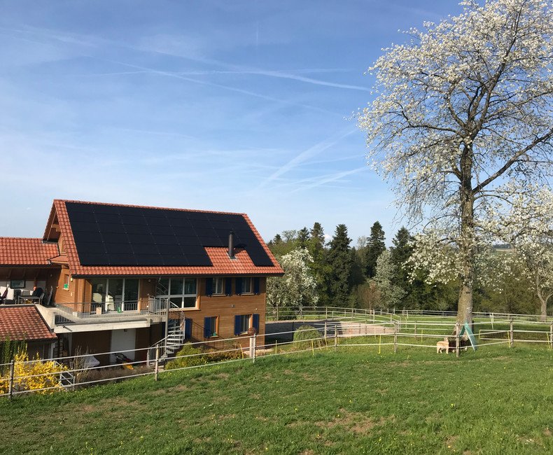 PV-Module JA-Solar schwarz | © Sigmatic AG Sursee